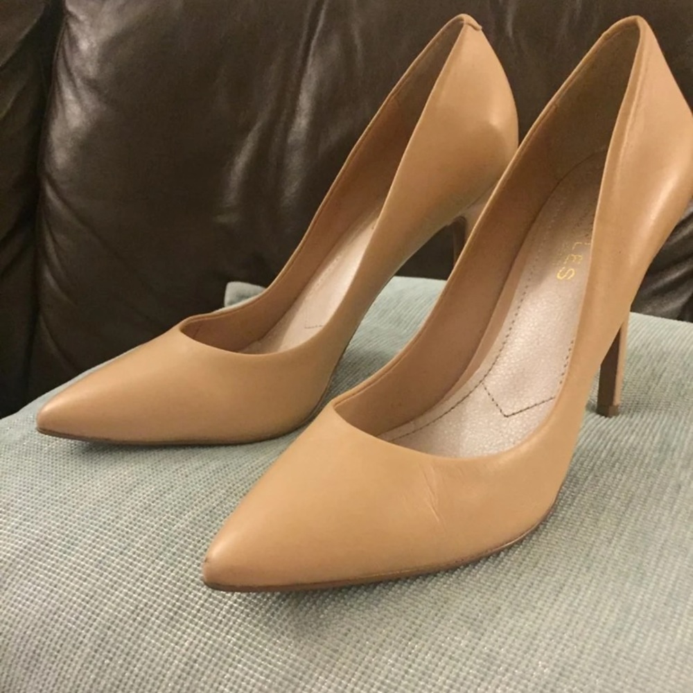 Charles David Nude Pumps